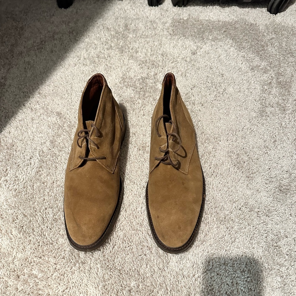 Johnston & Murphy Tan Suede Chukka Boots